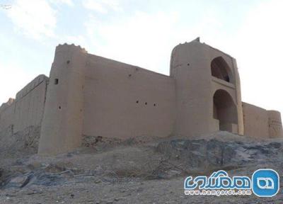قلعه خورمیز یکی از بناهای تاریخی استان یزد به شمار می رود